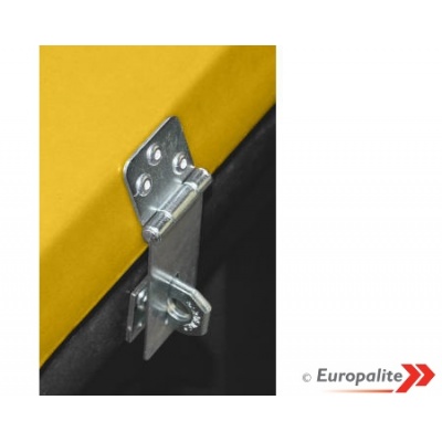 Yellow Lockable Grit Bin For Road Salt - 36cu.ft (1020ltr) hasp detail