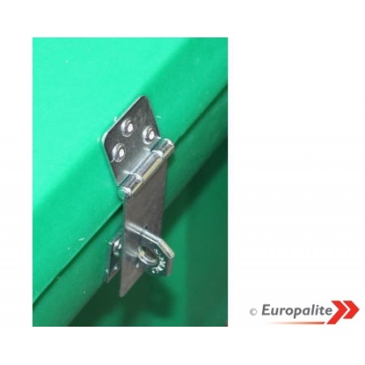 Green Lockable Grit Bin For Road Salt - 36cu.ft (1020ltr) hasp detail